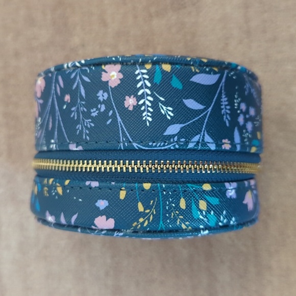 Loft Travel Jewelry Case - Picture 4 of 6